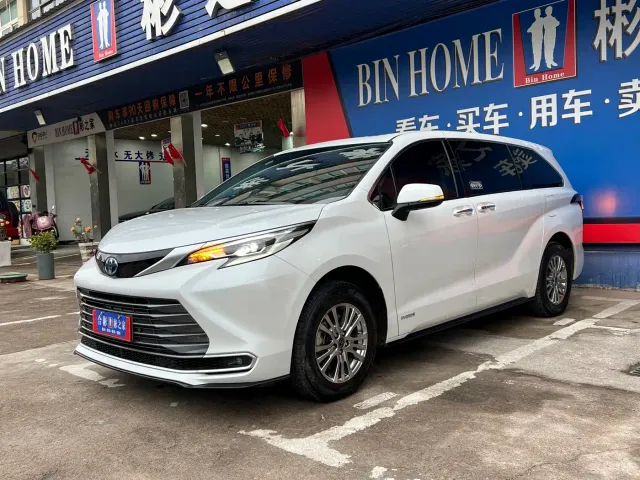 Toyota Sienna — Фото автомобиля 28
