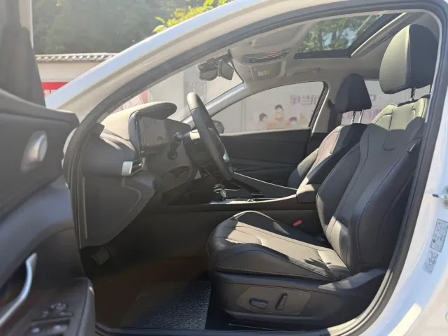Hyundai Elantra — Фото автомобиля 10