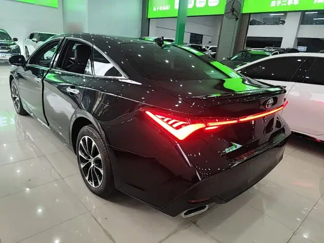 Toyota Avalon — Фото автомобиля 4