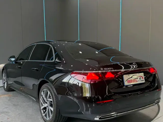 Mercedes-Benz E-Class — Фото автомобиля 8