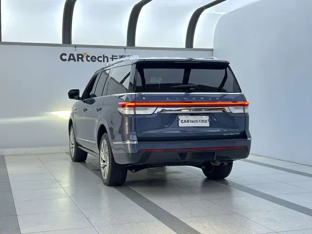 Lincoln Navigator — Фото автомобиля 3
