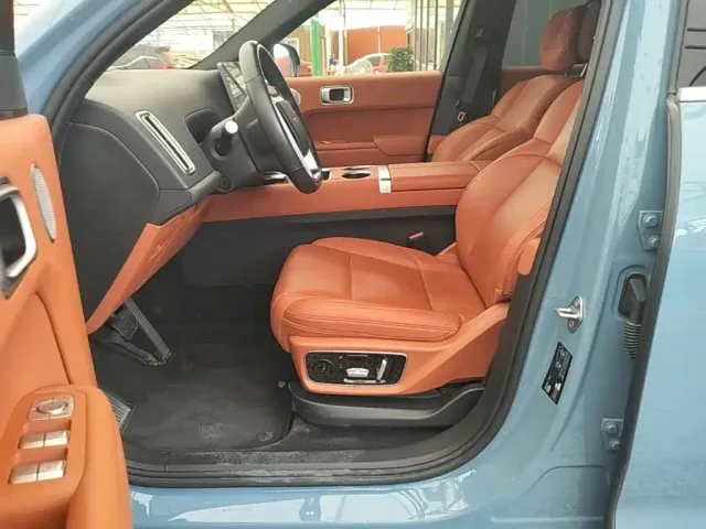Li Auto L7 — Фото автомобиля 14