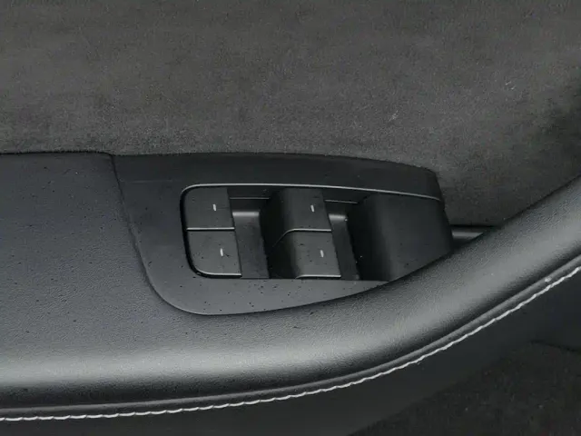 Tesla Model Y — Фото автомобиля 9