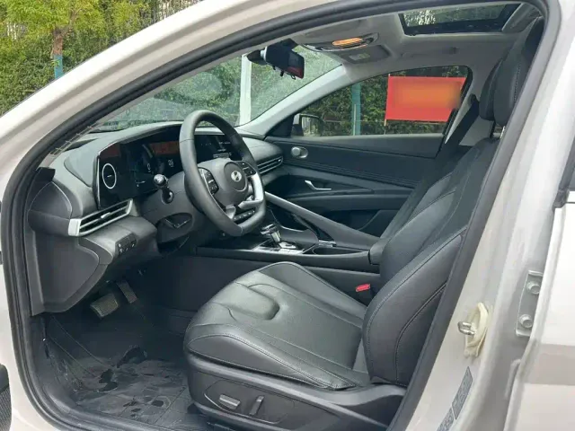 Hyundai Elantra — Фото автомобиля 13