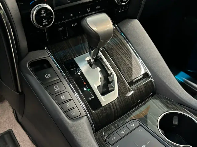Lexus LM — Фото автомобиля 11