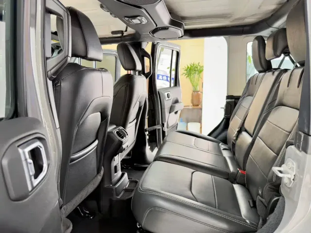 Jeep Wrangler 4xe — Фото автомобиля 11