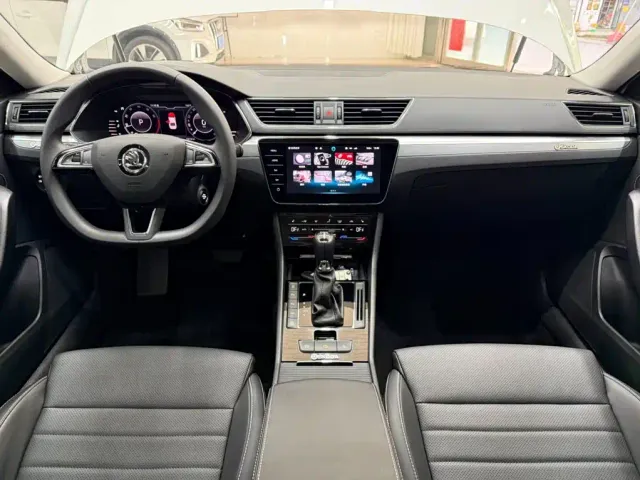 Skoda Superb — Фото автомобиля 20