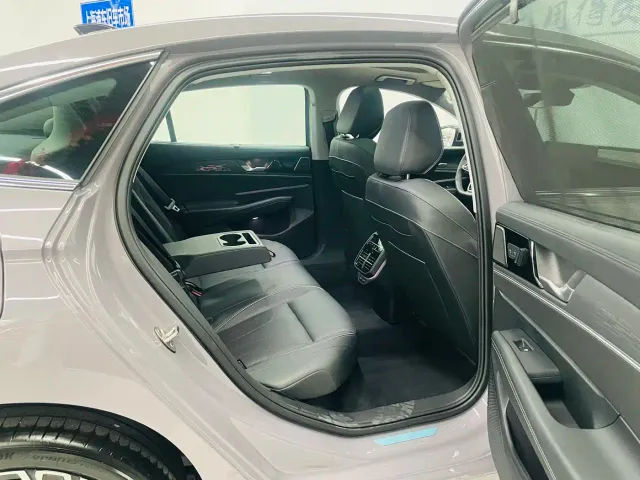 Volkswagen Passat — Фото автомобиля 14