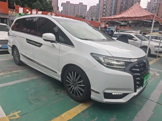 Honda Elysion 2022 2.0L e:HEV Luxury — Фото автомобиля 3