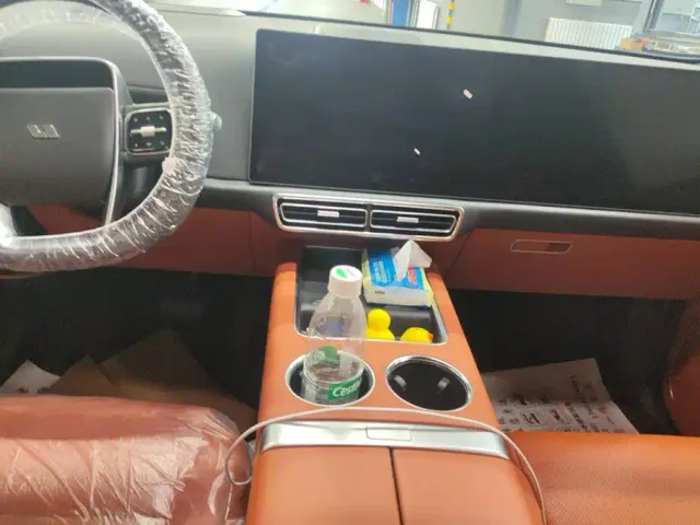 Li Auto Li Xiang L9 2022 Max — Фото автомобиля 15