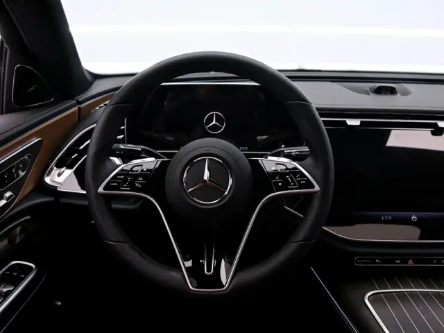 Mercedes-Benz E-Class — Фото автомобиля 7