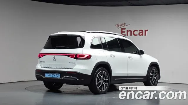 Mercedes-Benz EQB X243 — Фото автомобиля 2