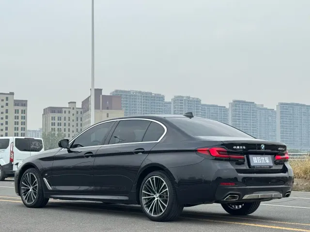 BMW 5 Series — Фото автомобиля 8