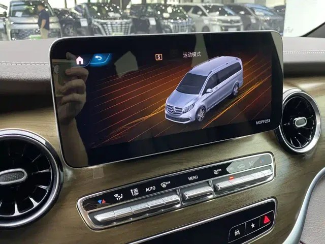 Mercedes-Benz V-Class — Фото автомобиля 28