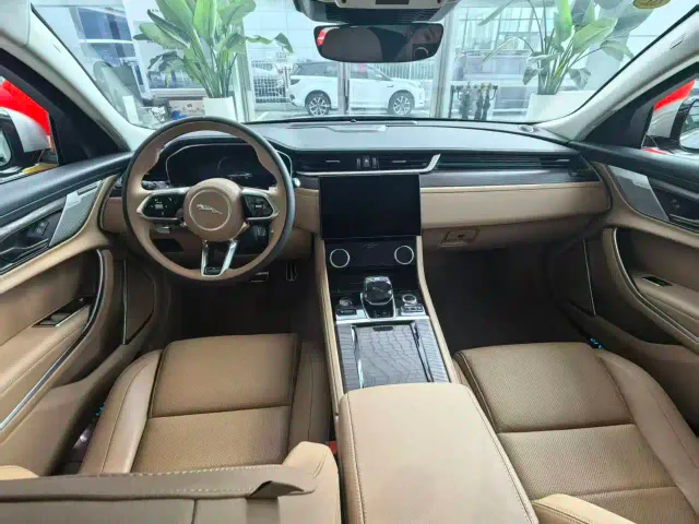 Jaguar XFL — Фото автомобиля 7