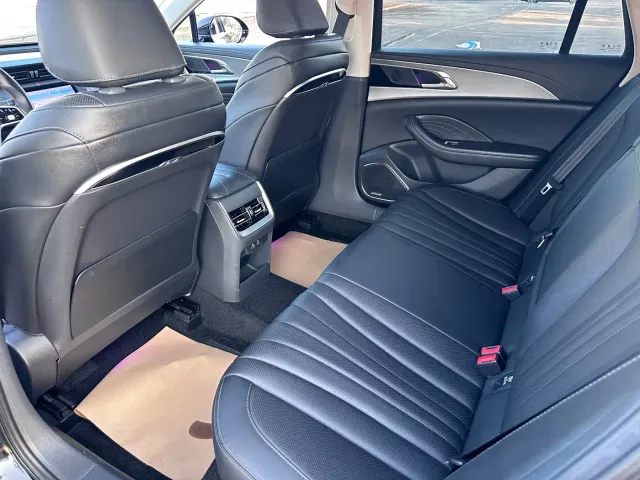 Hongqi H5 — Фото автомобиля 8