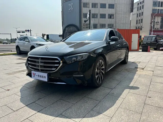 Фотография автомобиля — Mercedes-Benz E-Class