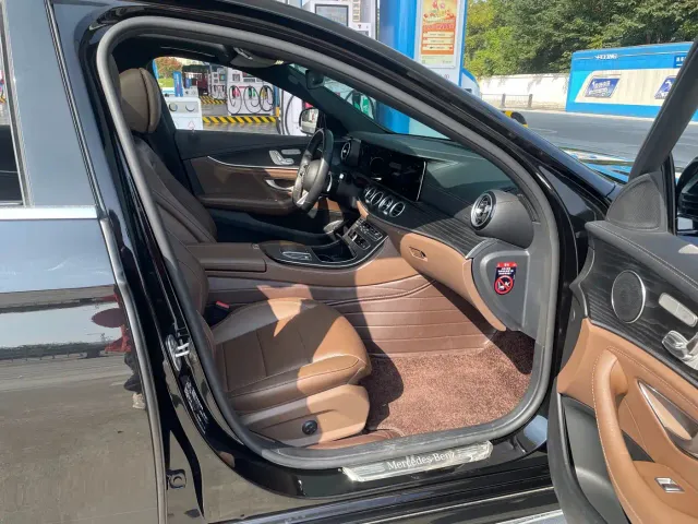Mercedes-Benz E-Class — Фото автомобиля 12