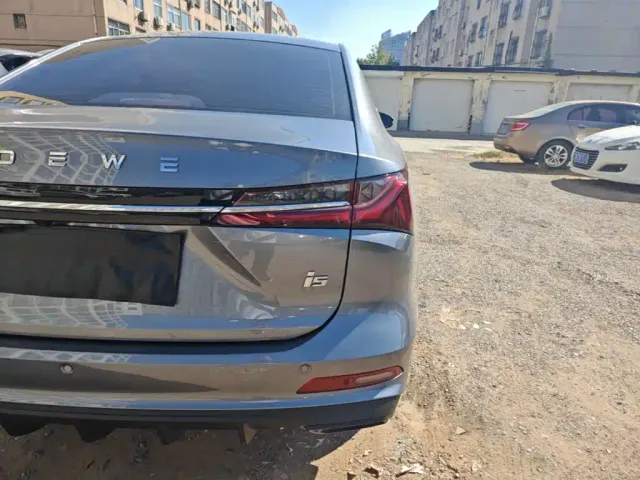Roewe i5 — Фото автомобиля 7