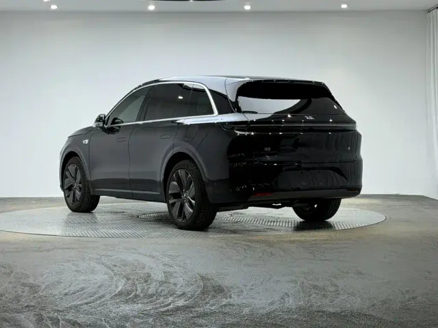 Li Auto L6 — Фото автомобиля 6