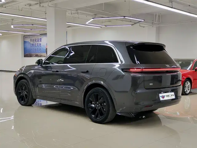 Li Auto L8 — Фото автомобиля 4