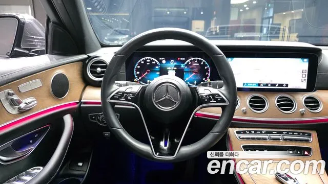 Mercedes-Benz E-Class — Фото автомобиля 11