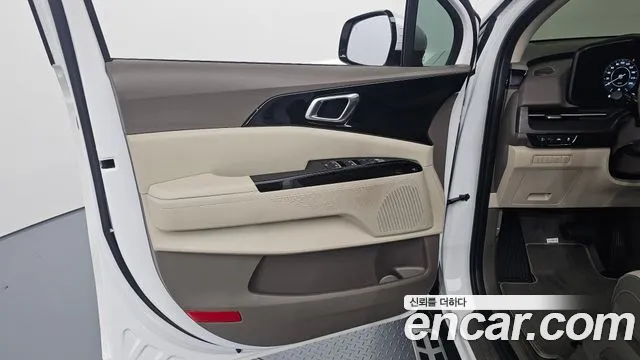 Kia Carnival Generation 4 — Фото автомобиля 13