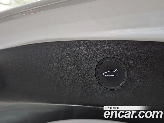 Tesla Model 3 — Фото автомобиля 17