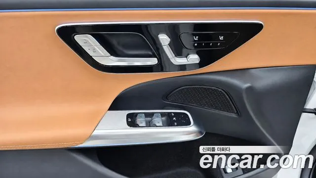 Mercedes-Benz E-Class — Фото автомобиля 12