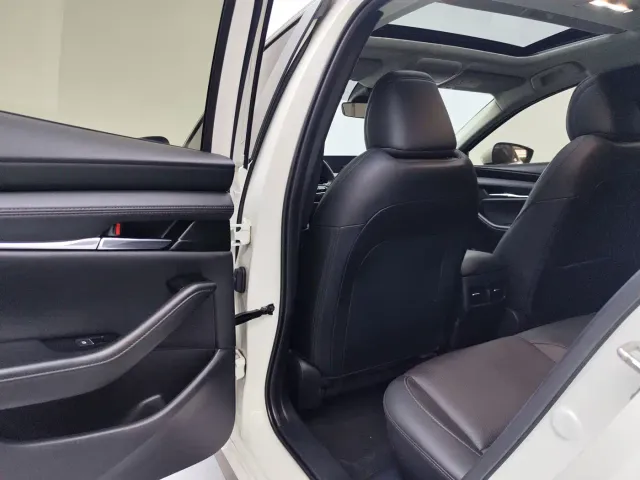 Mazda Axela — Фото автомобиля 6