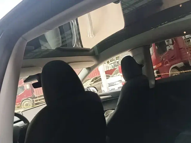 Tesla Model Y — Фото автомобиля 17