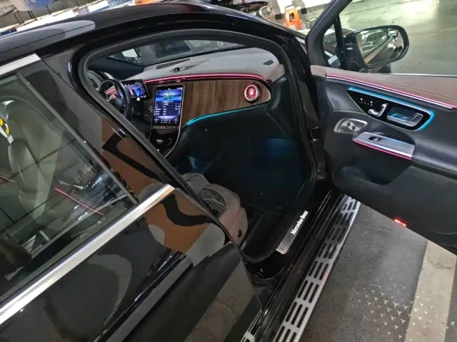 Mercedes-Benz EQE SUV — Фото автомобиля 8