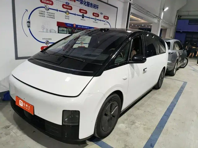 Фотография автомобиля — Li Auto MEGA