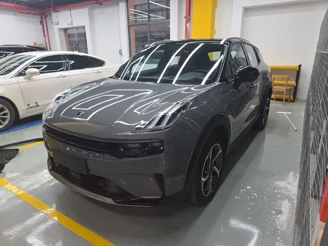 Фотография автомобиля — Lynk & Co 06