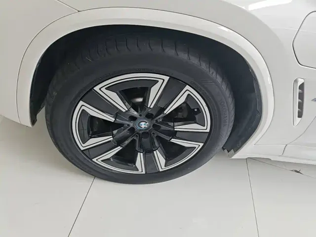 BMW iX3 — Фото автомобиля 22