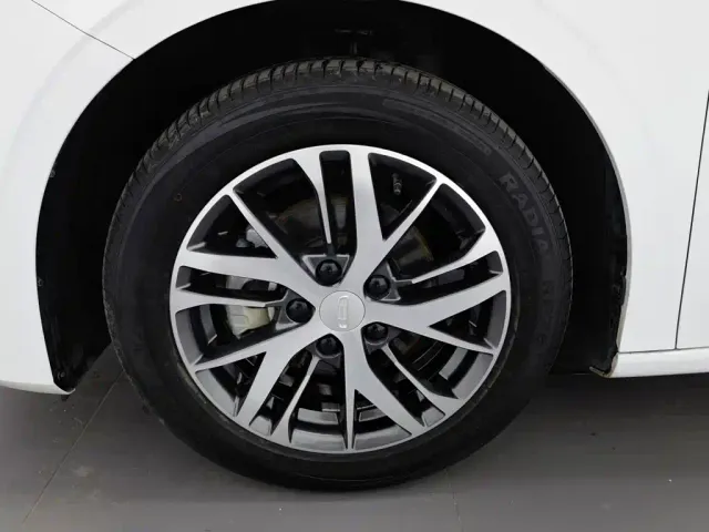 Geely Emgrand — Фото автомобиля 17