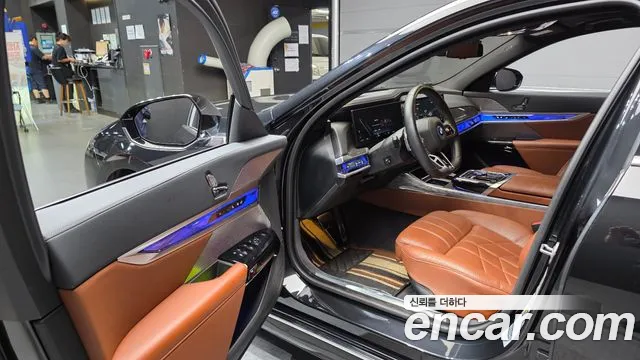 BMW i7 — Фото автомобиля 10