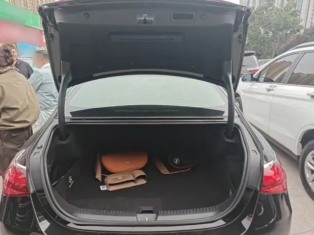 Mercedes-Benz E-Class — Фото автомобиля 18