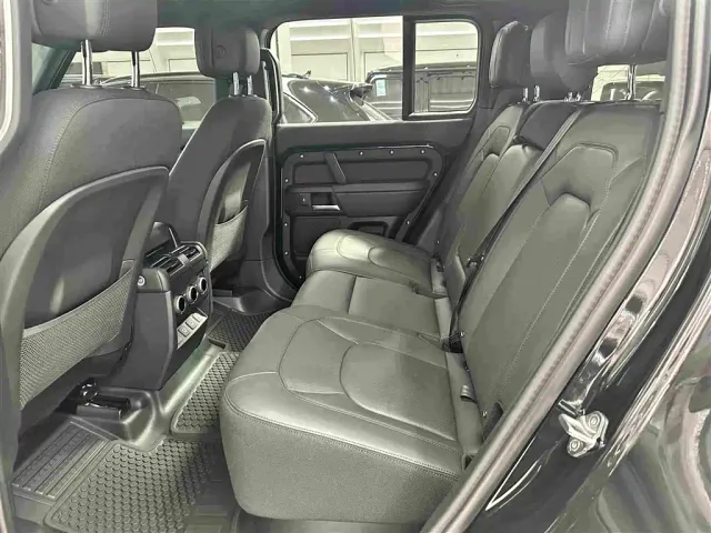 Land Rover Defender — Фото автомобиля 14