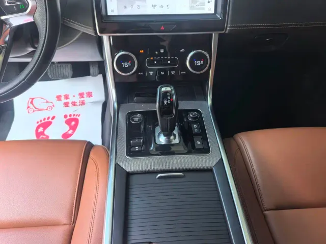 Jaguar XEL — Фото автомобиля 11