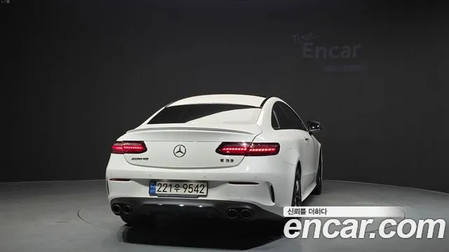 Mercedes-Benz E-Class — Фото автомобиля 2