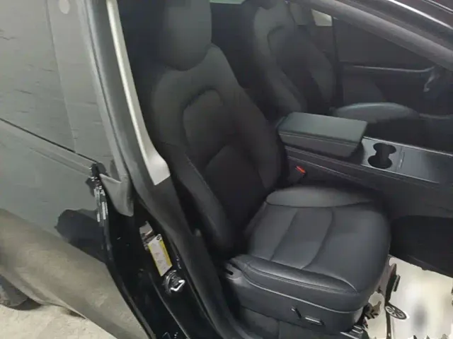 Tesla Model Y — Фото автомобиля 24