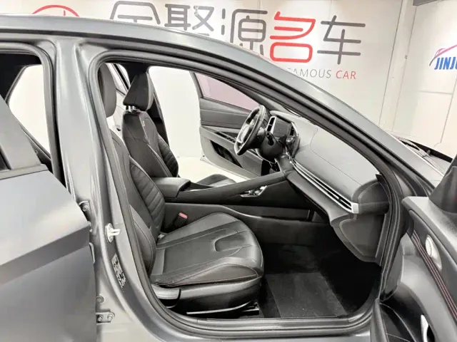 Hyundai Elantra — Фото автомобиля 16