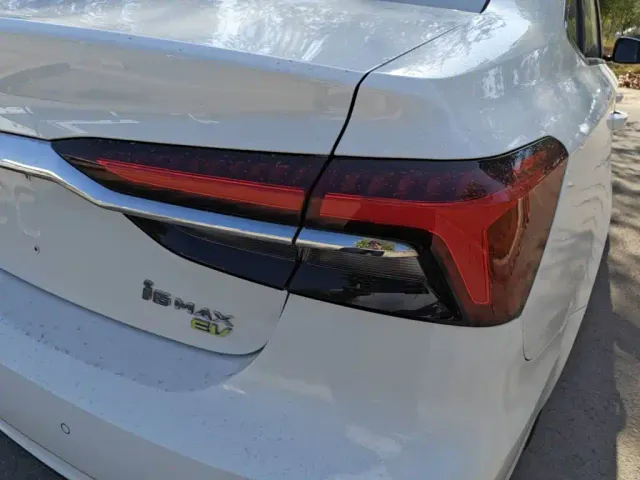 Roewe i6 MAX EV — Фото автомобиля 7