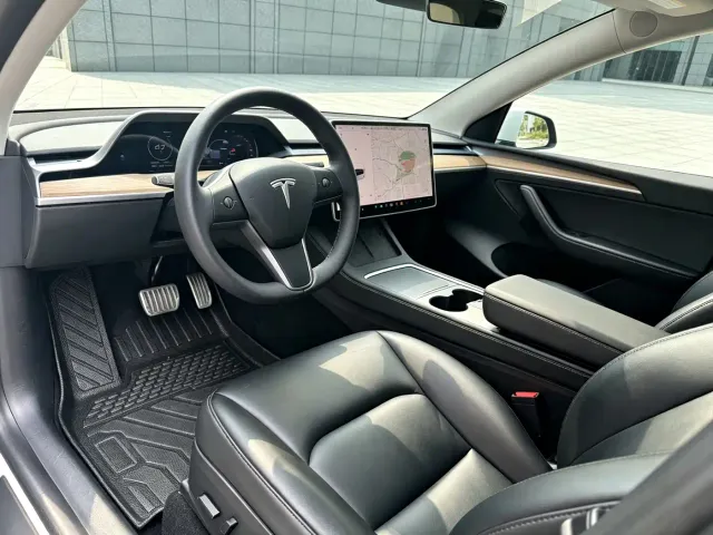 Tesla Model Y — Фото автомобиля 5