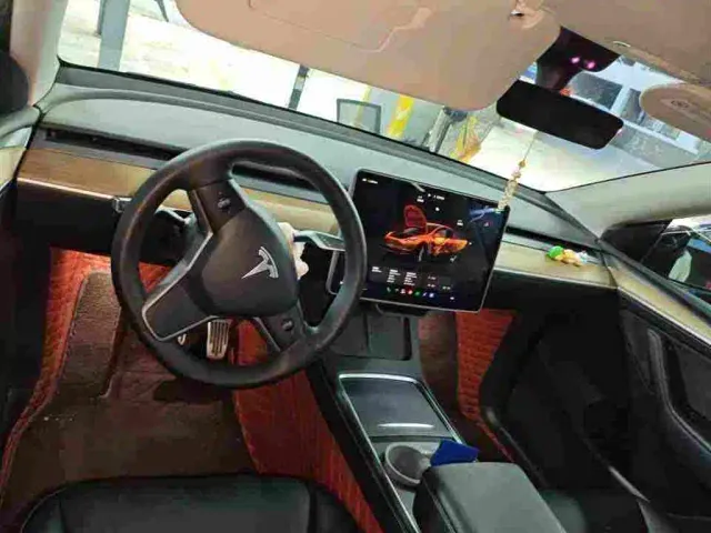Tesla Model Y — Фото автомобиля 3