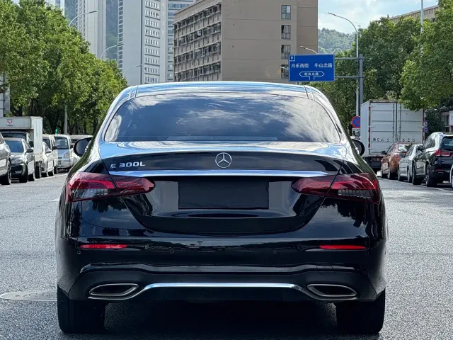 Mercedes-Benz E-Class — Фото автомобиля 5