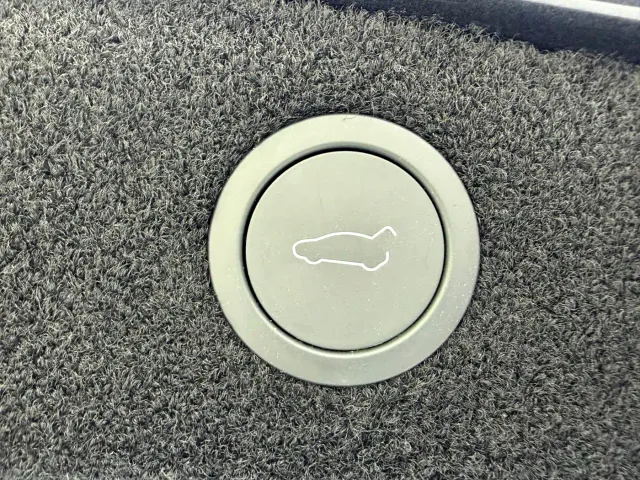 Tesla Model 3 — Фото автомобиля 13