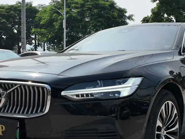 Volvo S90 — Фото автомобиля 3