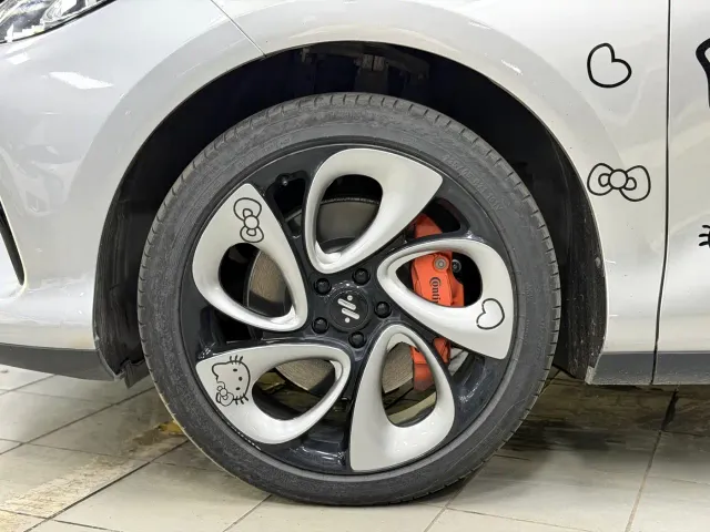 IM Motors LS6 — Фото автомобиля 13